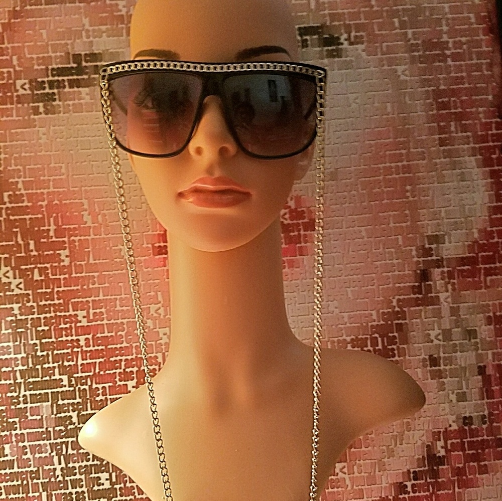 Retro square black sunglasses with chain detail